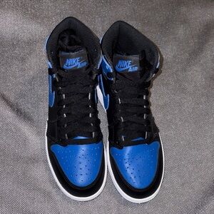 Jordan 1 Royal size 4Y